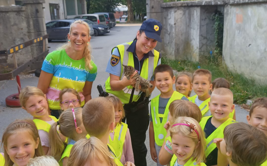 Obisk policistke pri prvošolcih