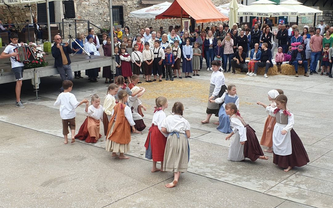 Nastop folklorne skupine  na Historialu